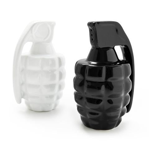 Free Shipping - 2PCS Grenade Salt and Pepper Shakers